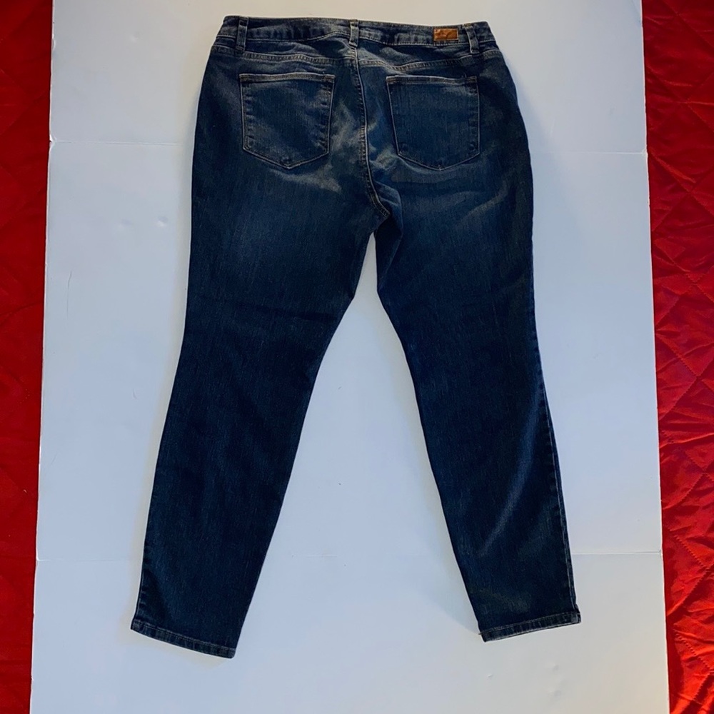 S & Co. - Picture 2 of 7